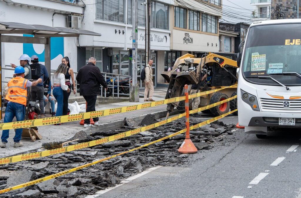 COMENZÓ MANTENIMIENTO VIAL EN LAS PRINCIPALES AVENIDAS DE MANIZALES.