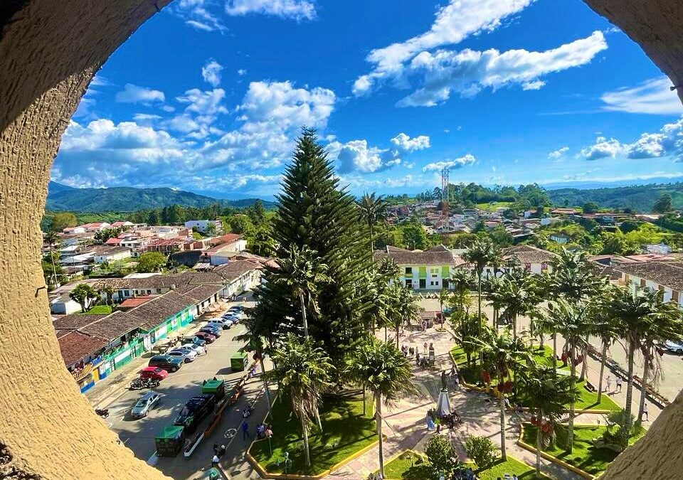 RADICARON PROYECTO DE FACTIBILIDAD DE UN CABLE AÉREO PARA EL MUNICIPIO DE SALENTO.