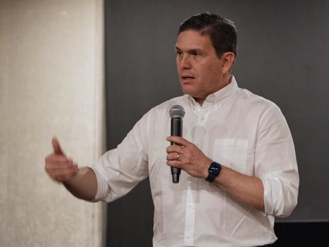 JUAN CARLOS PINZÓN OFICIALIZA SU CANDIDATURA A LA PRESIDENCIA.