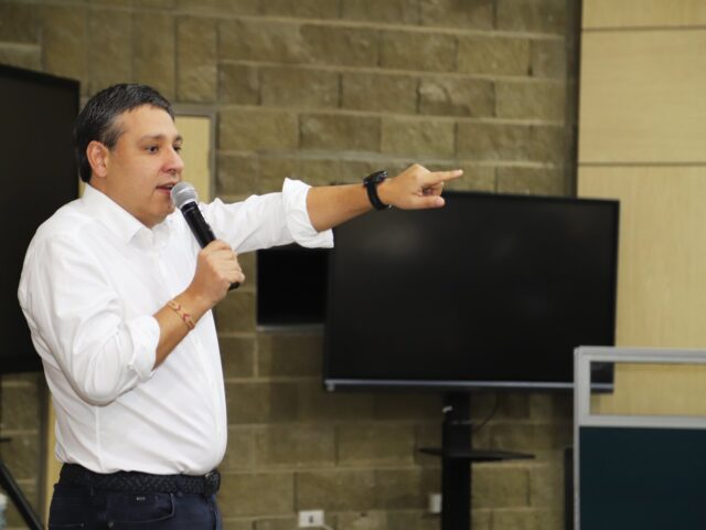 “CENTRO REBELDE” PARA TRANSFORMAR LA POLÍTICA COLOMBIANA, LA PROPUESTA DE MAURICIO LIZCANO, CANDIDATO PRESIDENCIAL. ¿DE QUÉ SE TRATA?