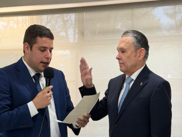 PARTIDO CONSERVADOR ELIGIÓ DE NUEVO A EFRAÍN CEPEDA COMO SU PRESIDENTE.