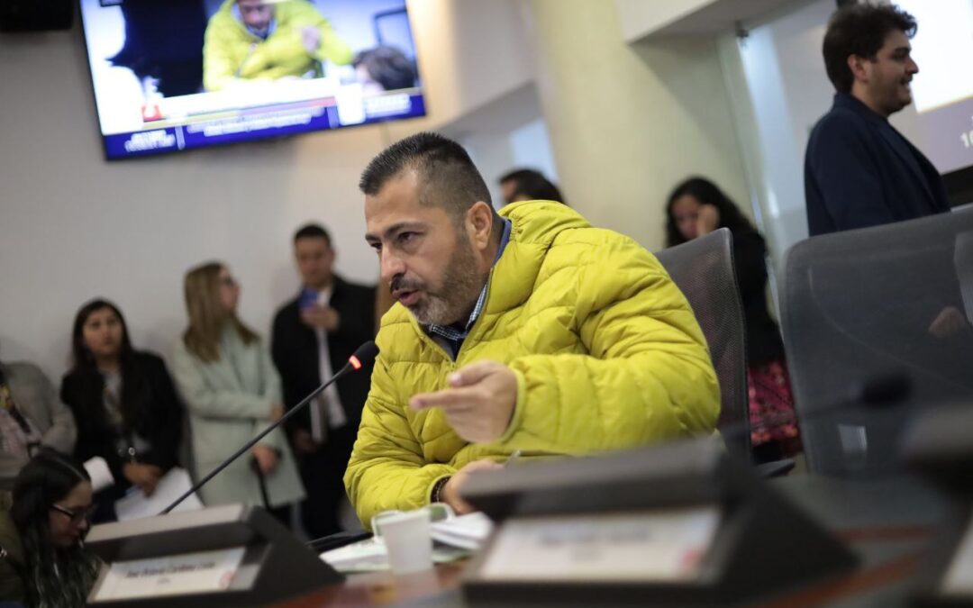 OCTAVIO CARDONA: EL CONGRESISTA CALDENSE QUE SE CONVIRTIÓ EN VOZ LEGISLATIVA DE PODER NACIONAL.