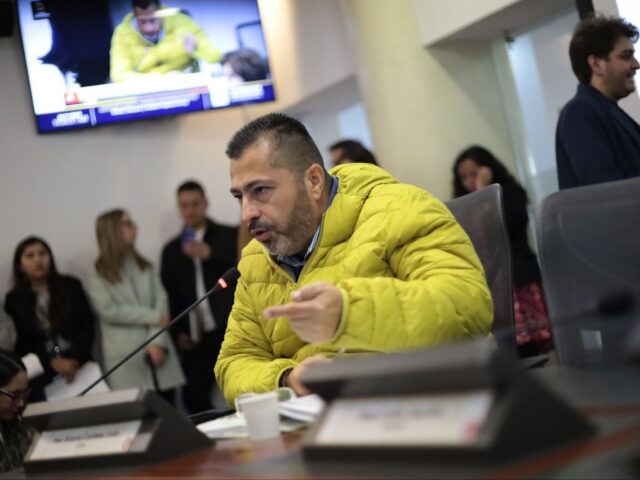 OCTAVIO CARDONA: EL CONGRESISTA CALDENSE QUE SE CONVIRTIÓ EN VOZ LEGISLATIVA DE PODER NACIONAL.