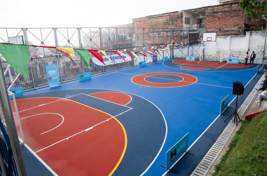 $812 MILLONES PARA DOTAR DE CANCHA Y PARQUE A LA COMUNIDAD DE LAS AMÉRICAS.