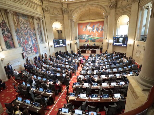 SE LE BAJARÁ EL SUELDO A LOS CONGRESISTAS.