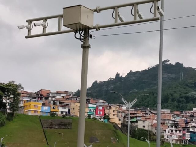 ESTAS CÁMARAS NO PONEN COMPARENDOS: ASÍ FUNCIONAN LOS PUNTOS DE ANÁLISIS EN MANIZALES.