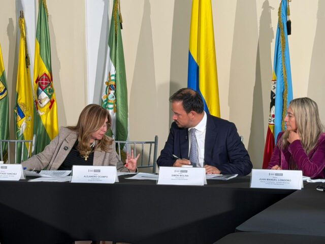 LA RECONSTRUCCIÓN TRAS EL TERREMOTO YA TIENE CRONÓMETRO: CONGRESISTA JUAN LONDOÑO.